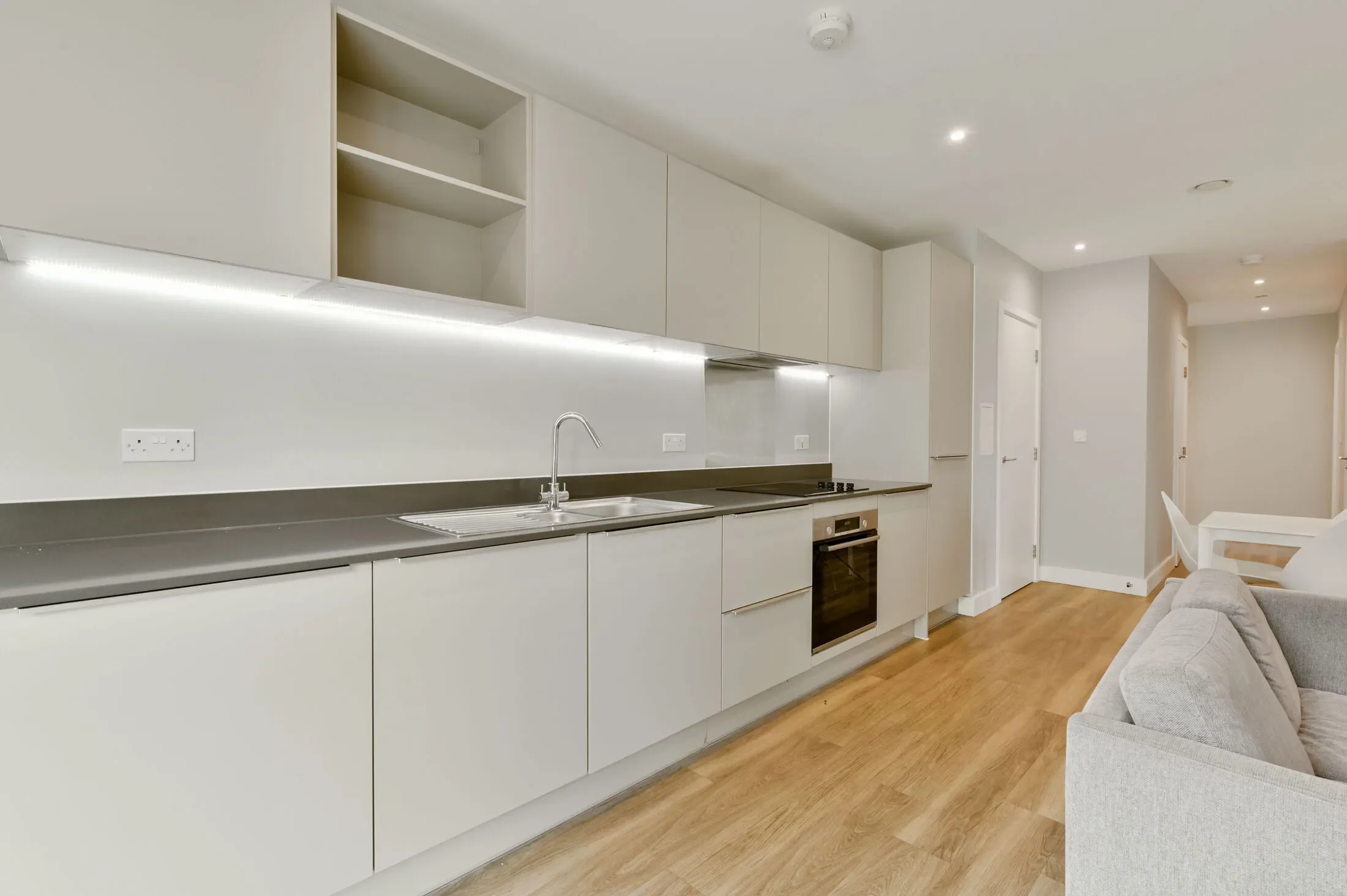 Flat Kew Bridge Road in Greater London