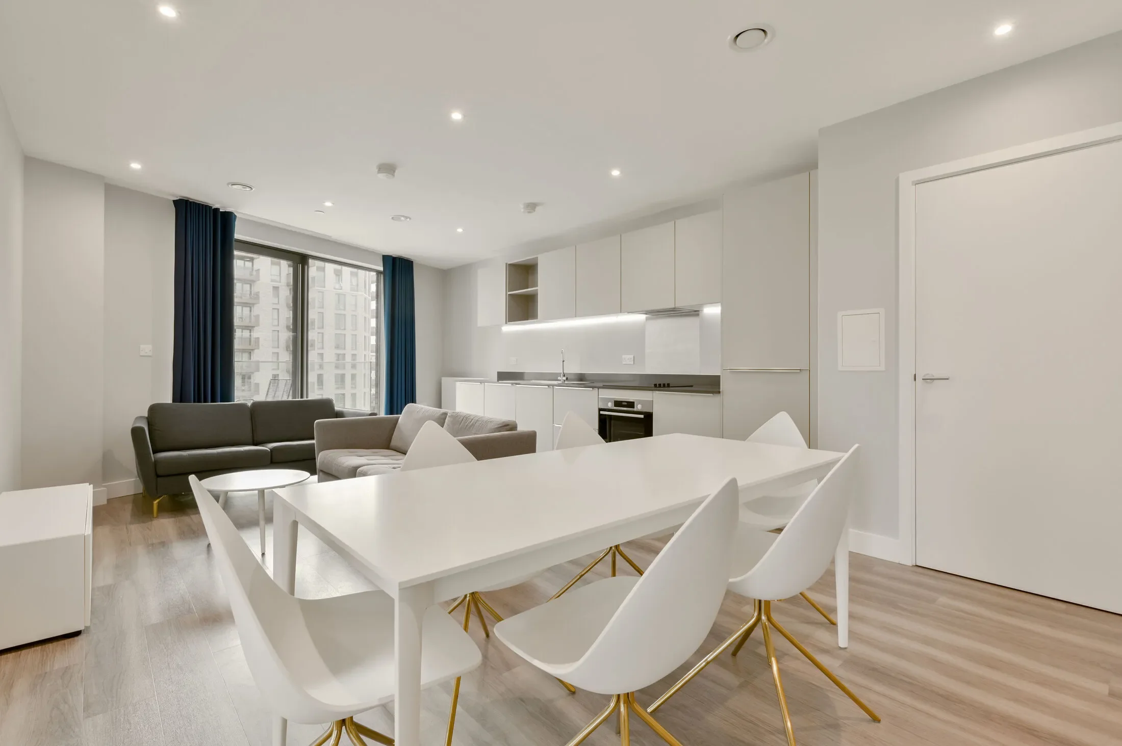 Flat Kew Bridge Road in Greater London