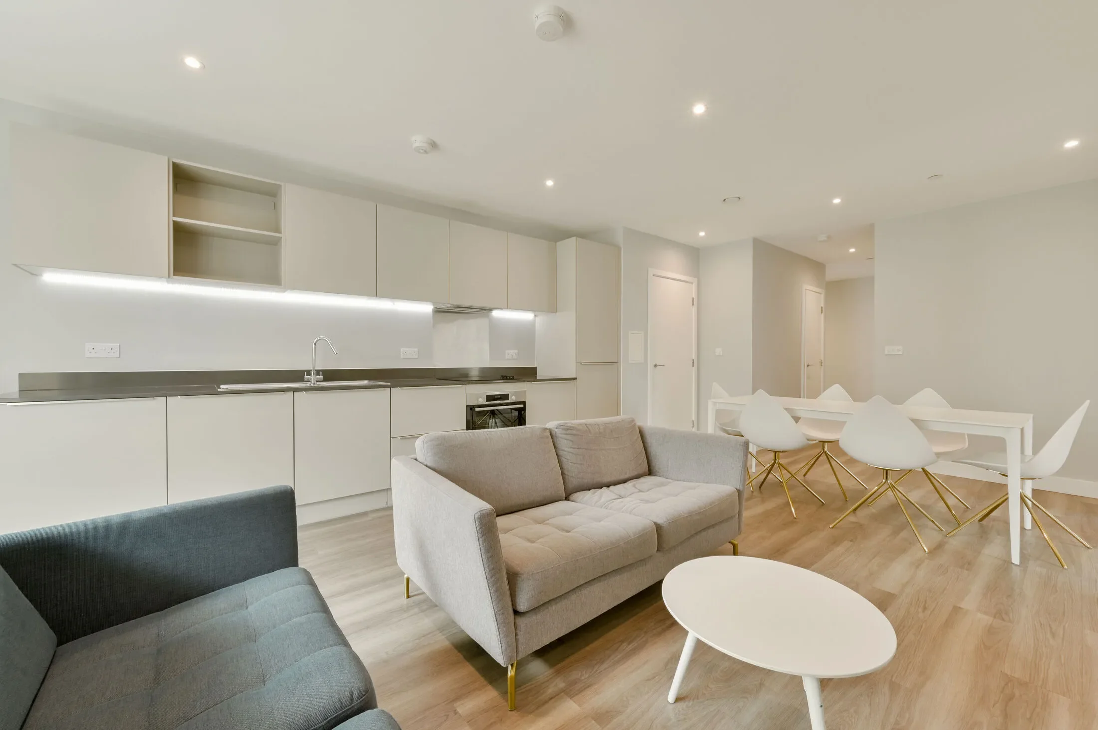 Flat Kew Bridge Road in Greater London