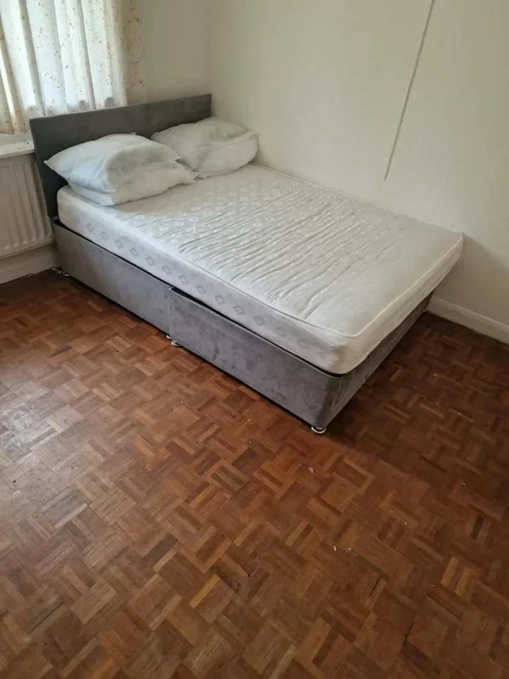 Room Woodcote Park Avenue in Greater London
