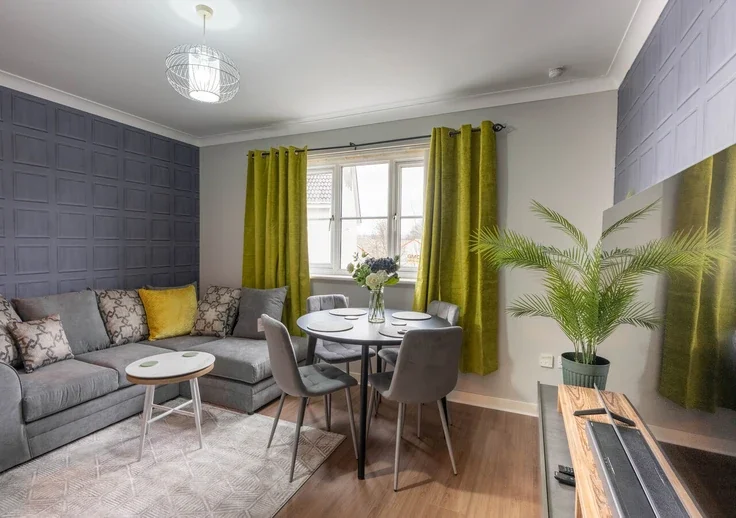 Flat Stirrat Crescent in Paisley