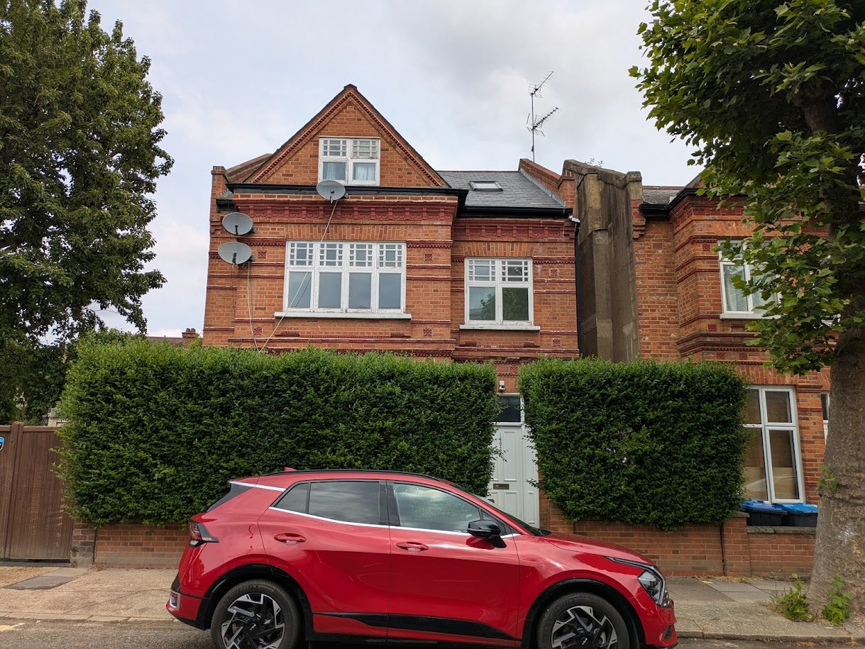 Flat Brondesbury Villas in Greater London