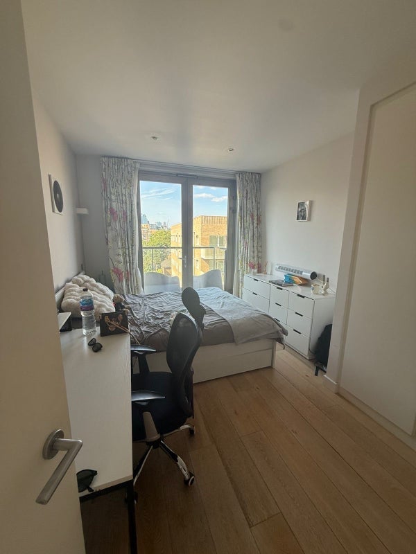 Flat Haven Way in Greater London