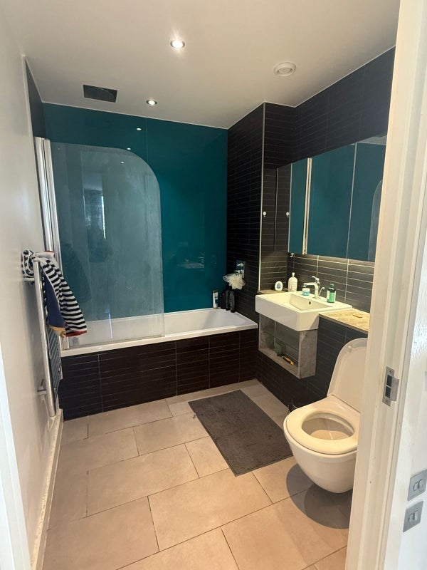 Flat Haven Way in Greater London