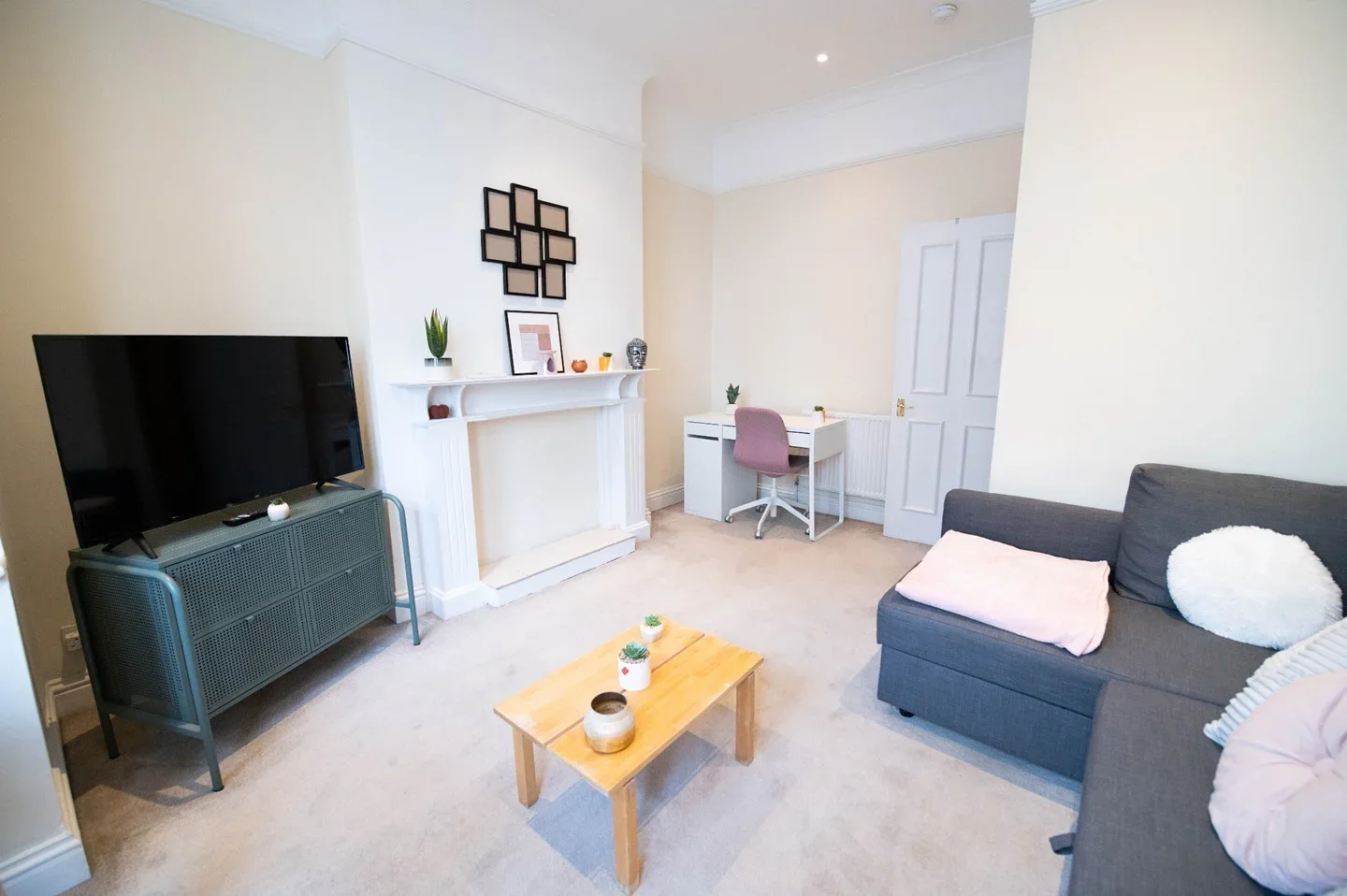 Flat Dancer Road in Greater London