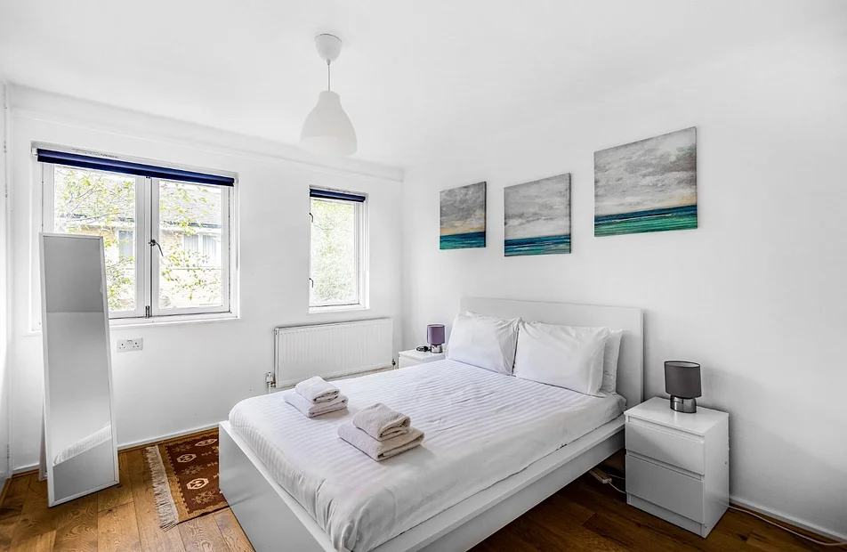 Flat Weavers Way in Greater London