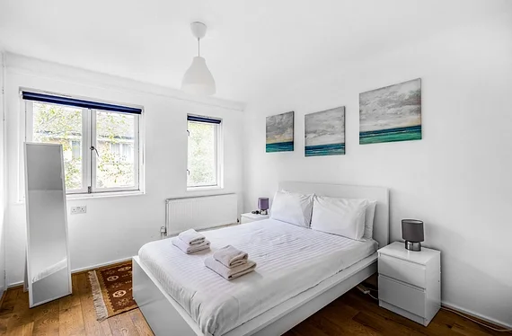 Flat Weavers Way in Greater London