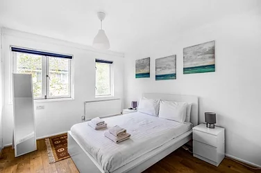 Flat Weavers Way in Greater London