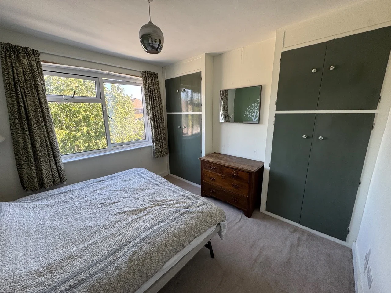 Room Stanley Road in Greater London