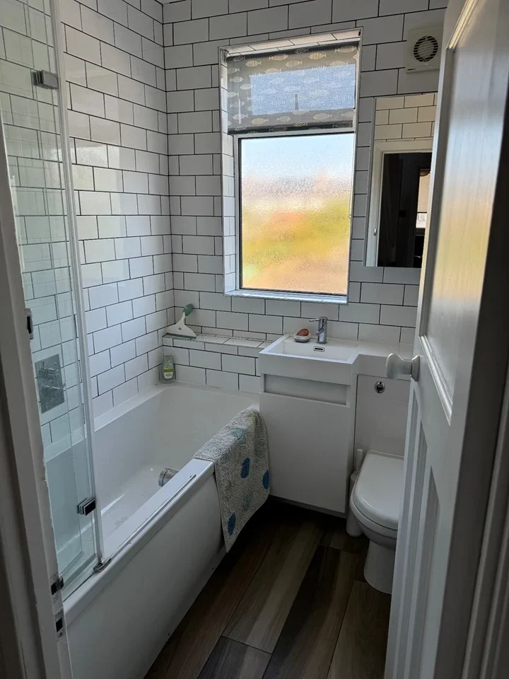 Room Stanley Road in Greater London