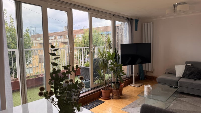 Room Cable Street in Greater London