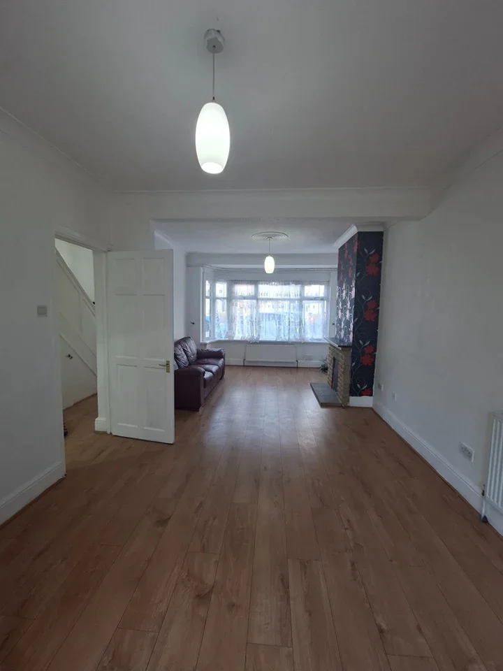 House Rosslyn Avenue in Greater London