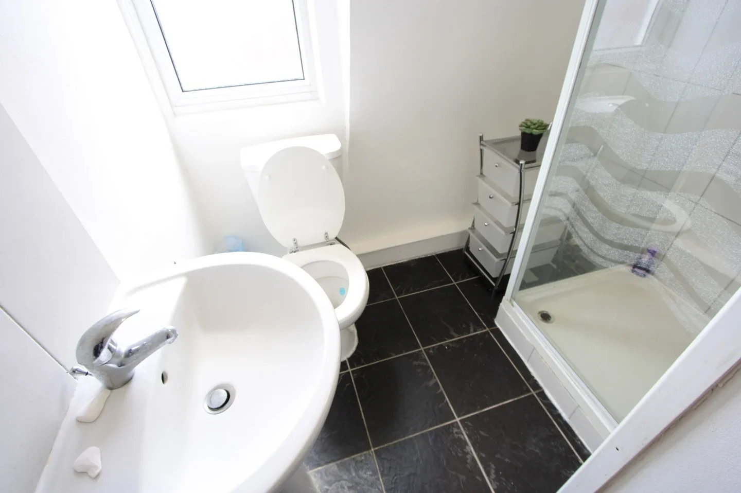 Flat Finchley Road in Greater London