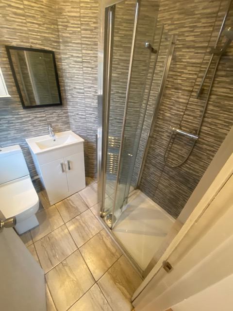 Room Amesbury Avenue in Greater London