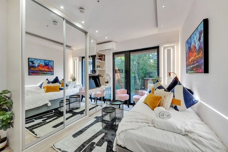 Room Finchley Road in Greater London