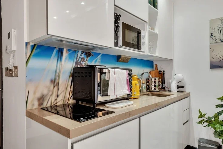 Room Finchley Road in Greater London