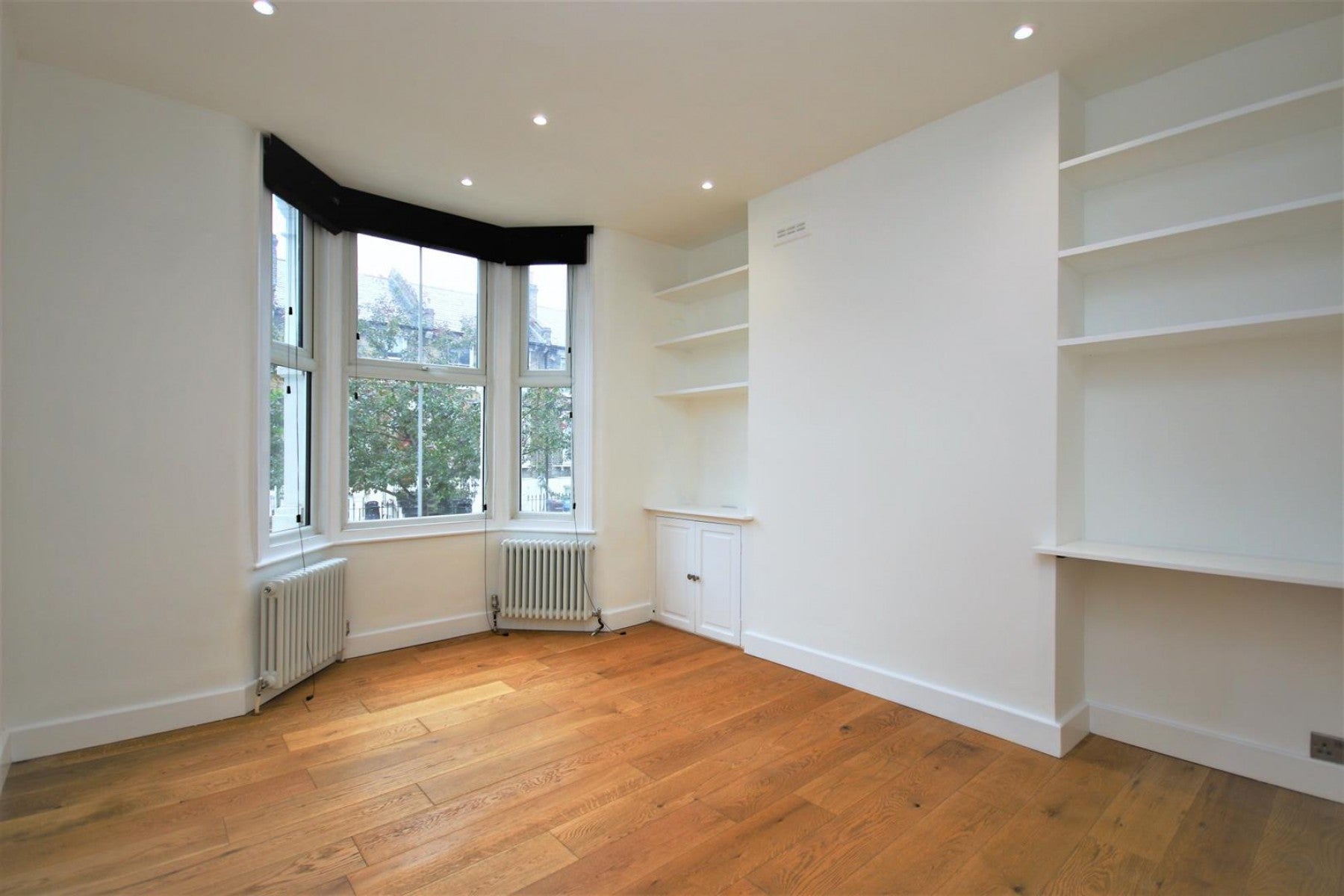 Flat Mabley Street in Greater London