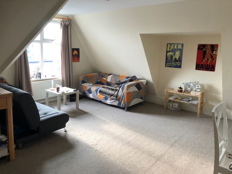Flat Berrylands Road in Greater London