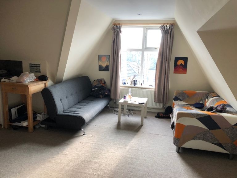 Flat Berrylands Road in Greater London