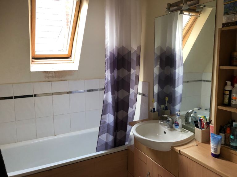 Flat Berrylands Road in Greater London