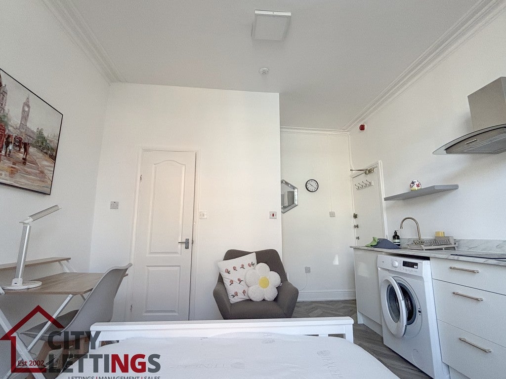 Flat Charnwood Grove in Rushcliffe