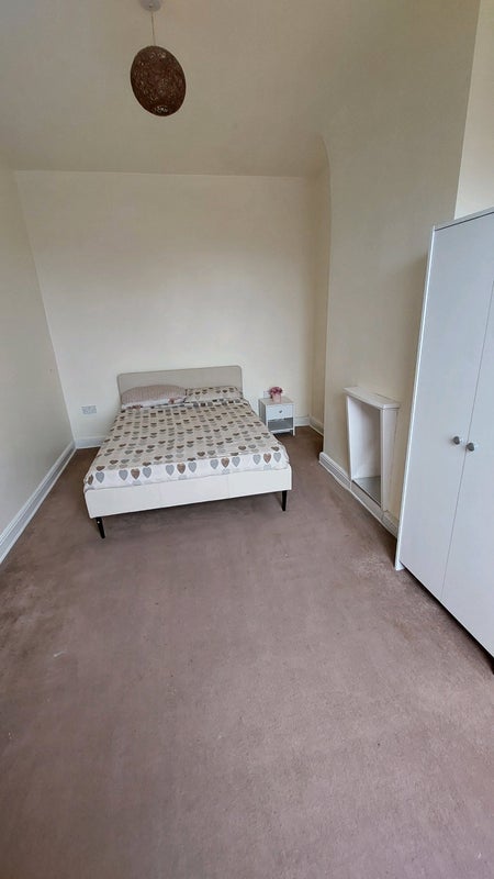 Room Mayfield Road in Oldham