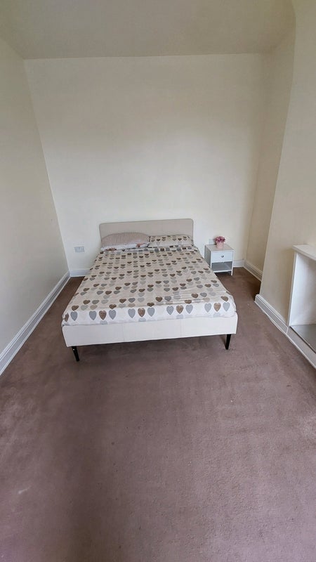 Room Mayfield Road in Oldham