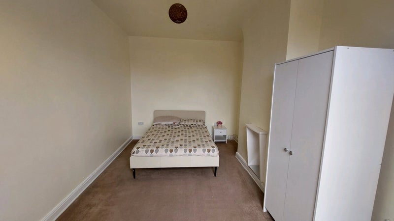 Room Mayfield Road in Oldham