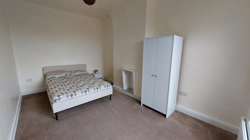 Room Mayfield Road in Oldham