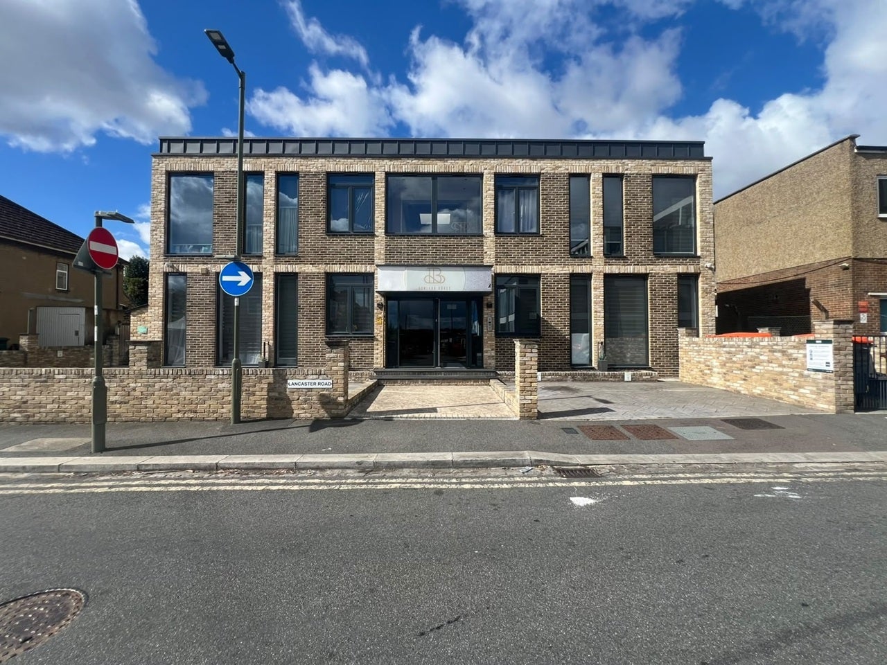 Flat Lancaster Road in Greater London