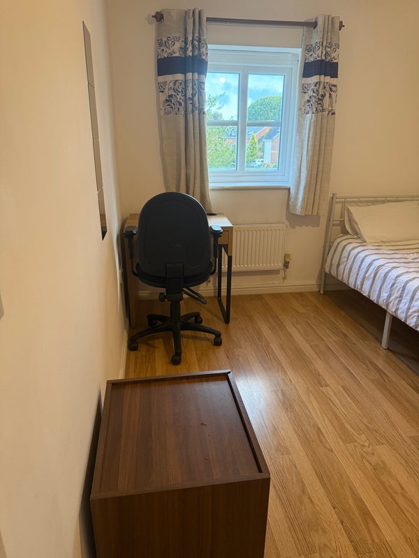 Room Ragnall Close in Cardiff