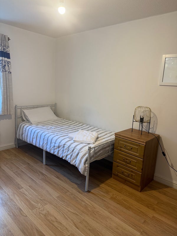 Room Ragnall Close in Cardiff