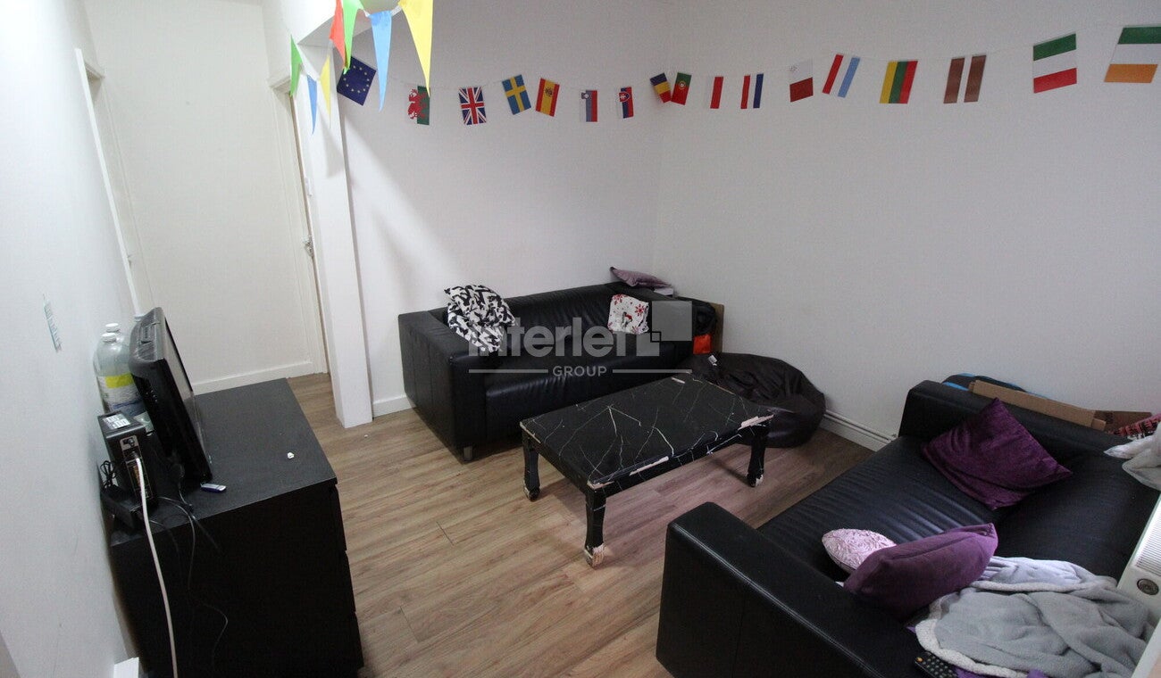 Flat Coburn Street in Cardiff