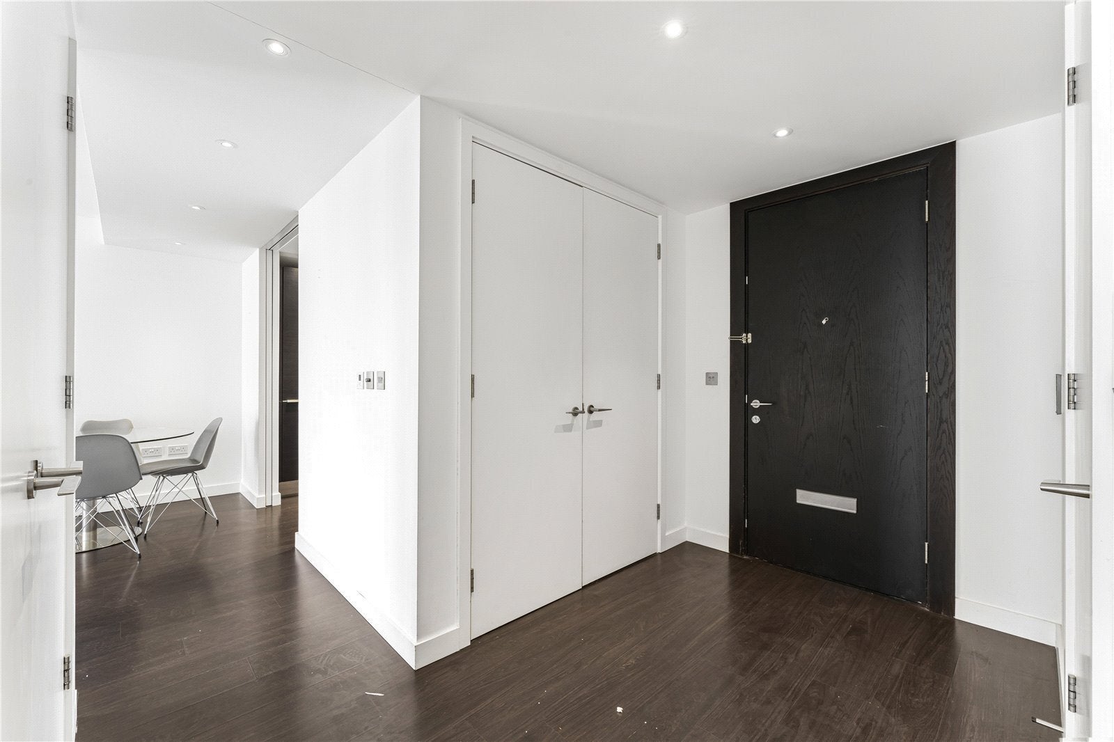 Flat Alie Street in Greater London