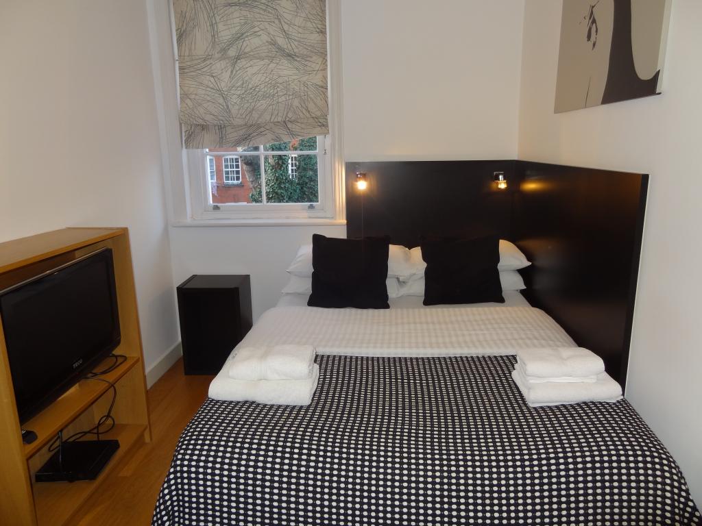 Flat Cartwright Gardens in Greater London