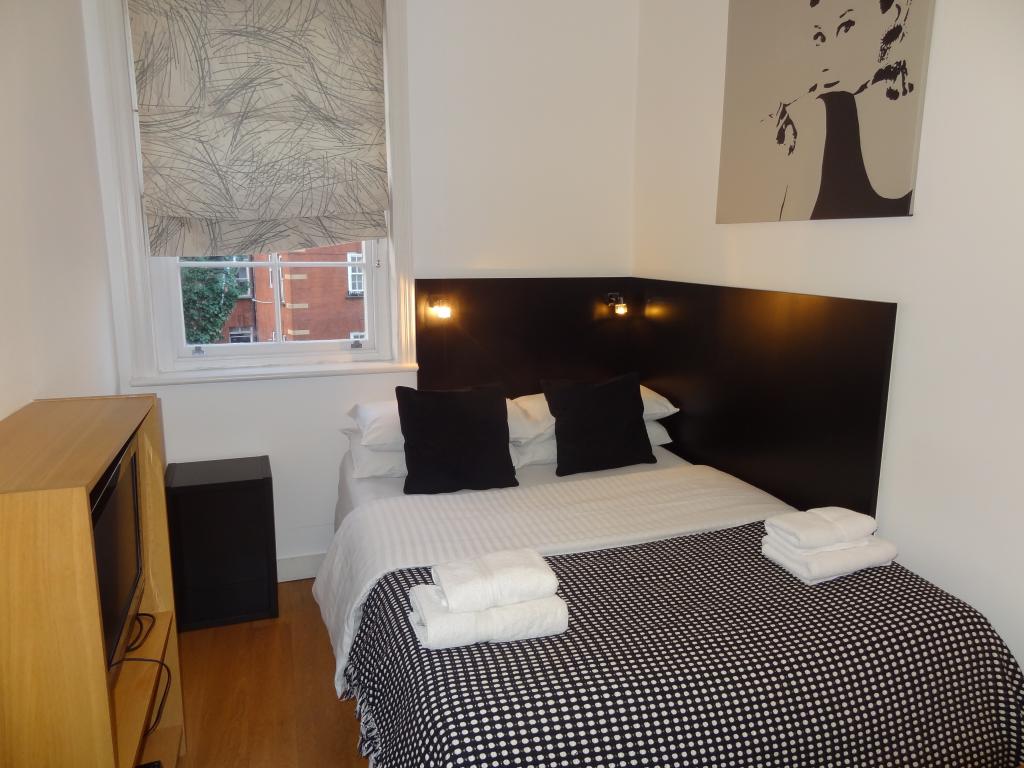 Flat Cartwright Gardens in Greater London