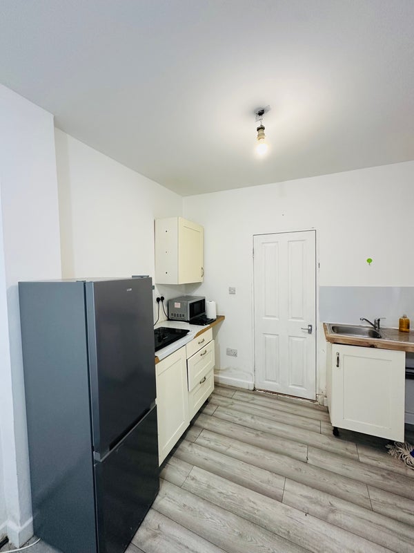 Room Brighton Road in Greater London