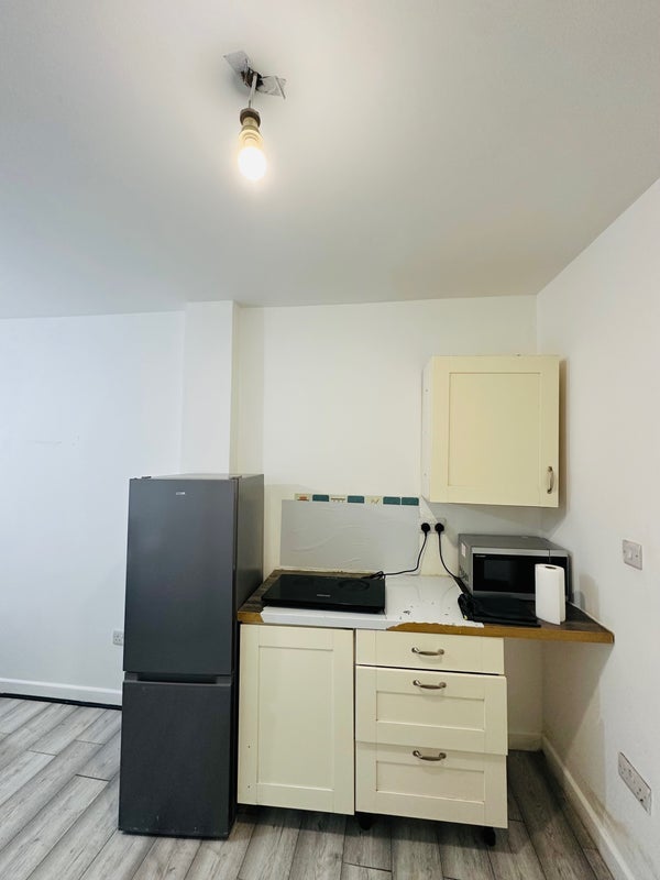 Room Brighton Road in Greater London