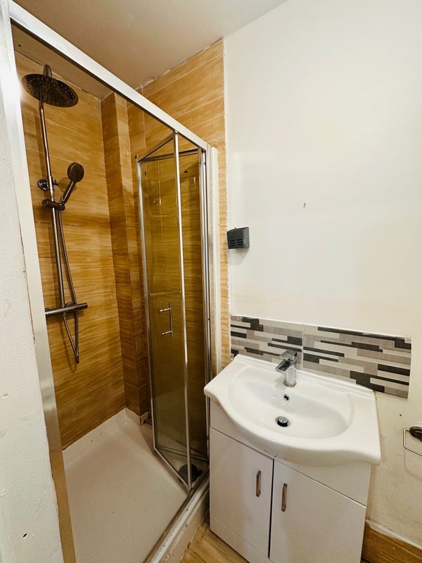 Room Brighton Road in Greater London