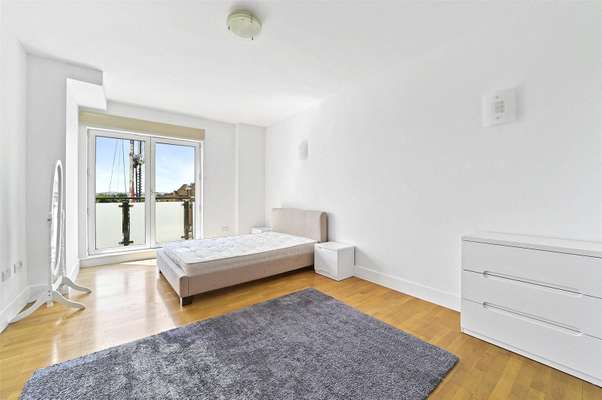 Flat Artichoke Hill in Greater London