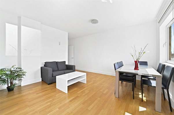 Flat Artichoke Hill in Greater London