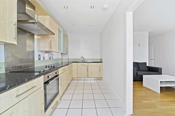 Flat Artichoke Hill in Greater London