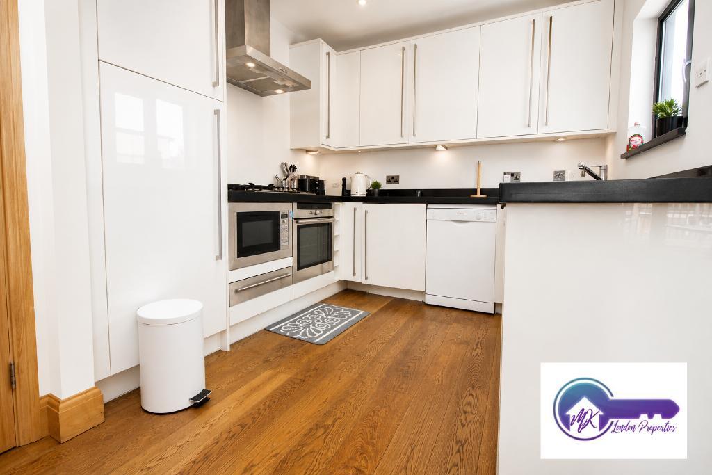 Flat Ironmonger Row in Greater London