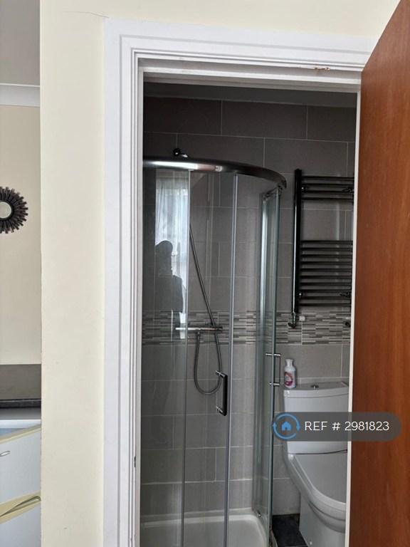Room Morrison Avenue in Greater London