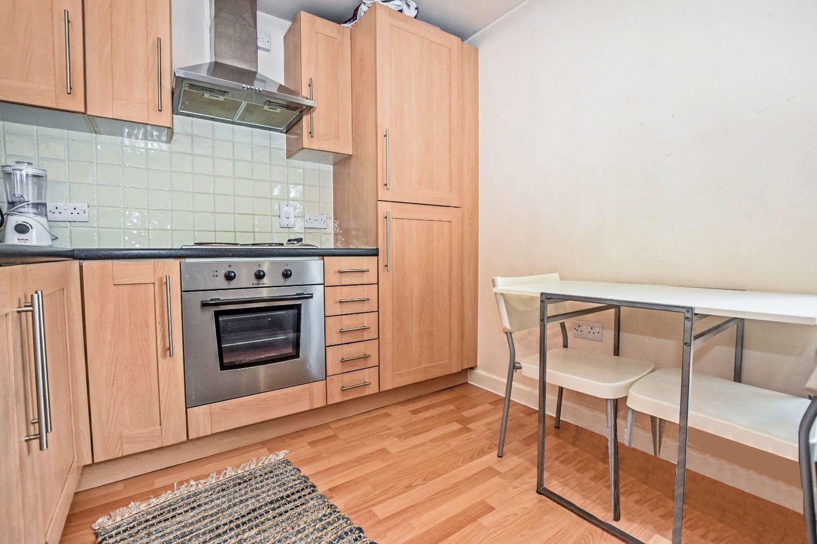 Flat Wadlow Close in Salford