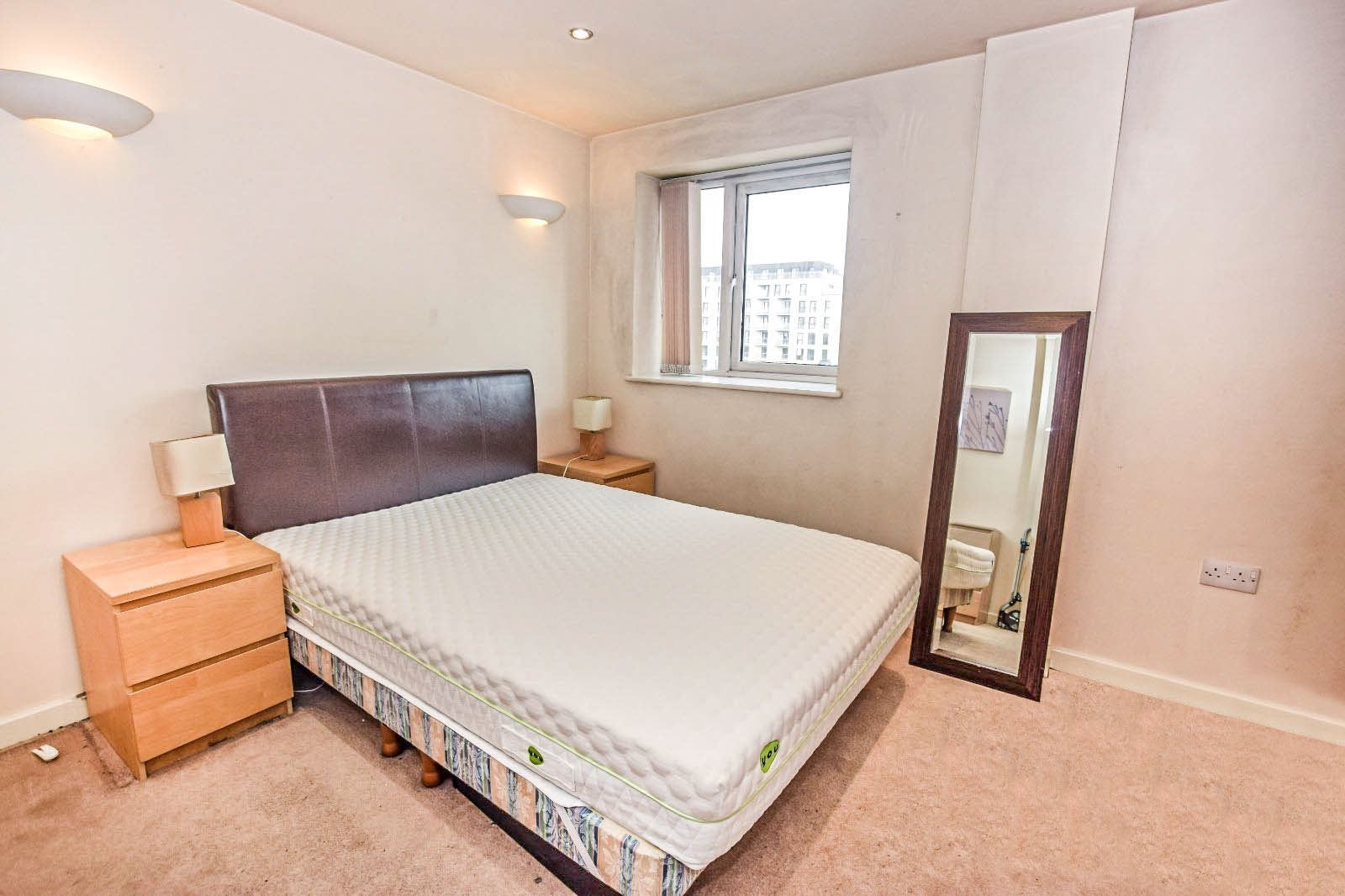 Flat Wadlow Close in Salford