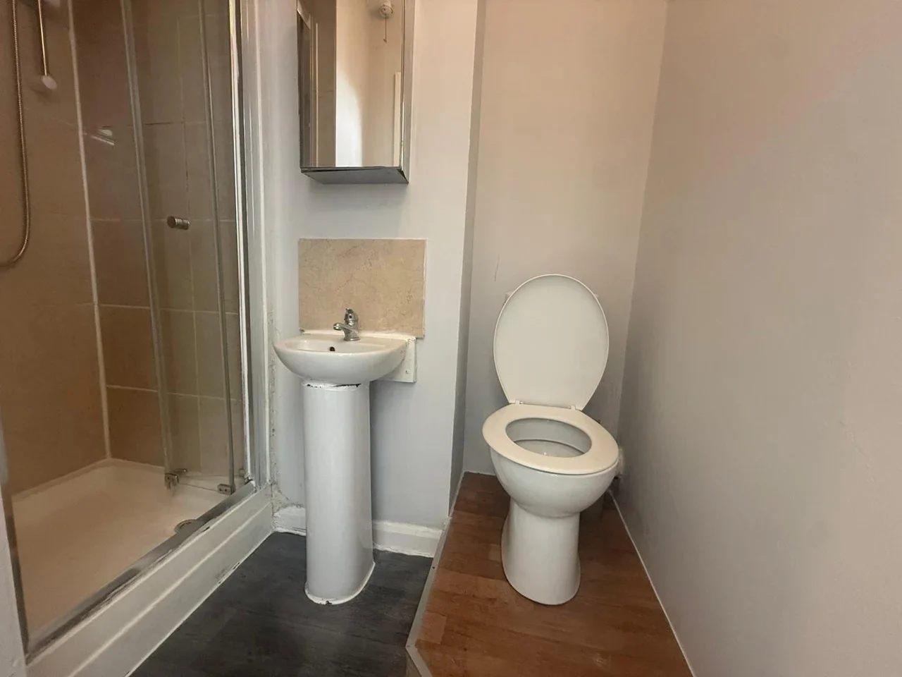 Room Wrythe Lane in Greater London