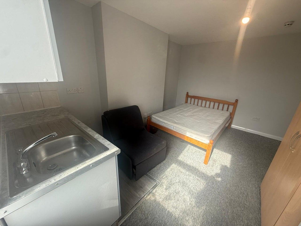 Room Wrythe Lane in Greater London
