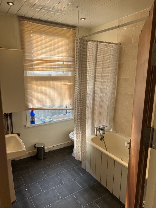 Room Seaforth Grove in Leeds
