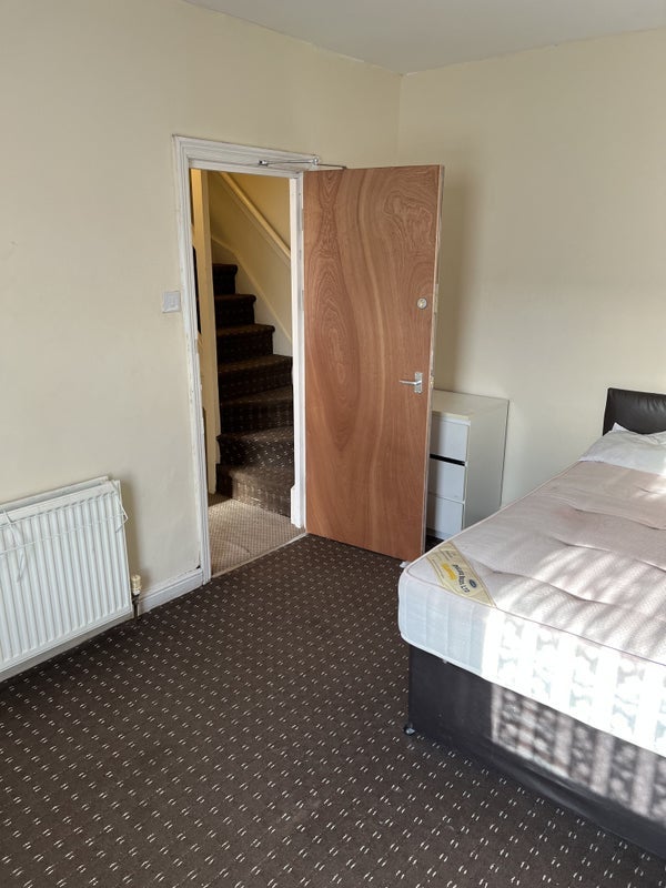 Room Seaforth Grove in Leeds